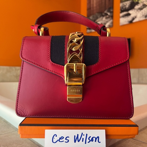 ❌SOLD❌GUCCI Sylvie Web Crossbody Handle Bag - Picture 2 of 14